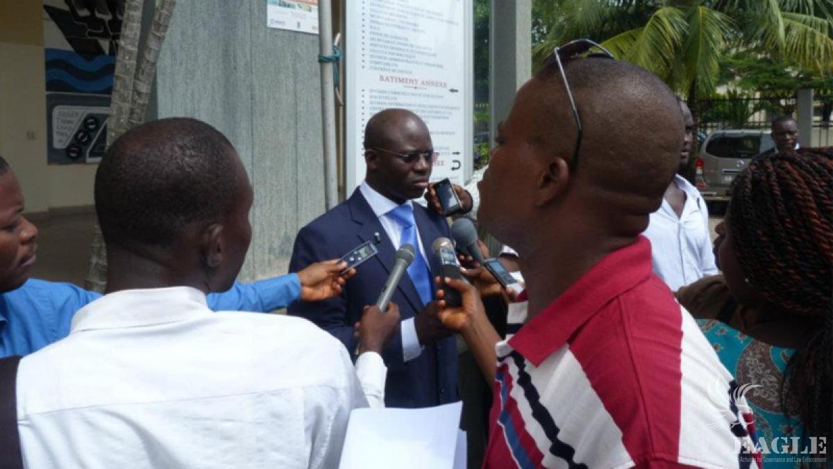 Fabrice Ebeh, Togo, talking to journalists